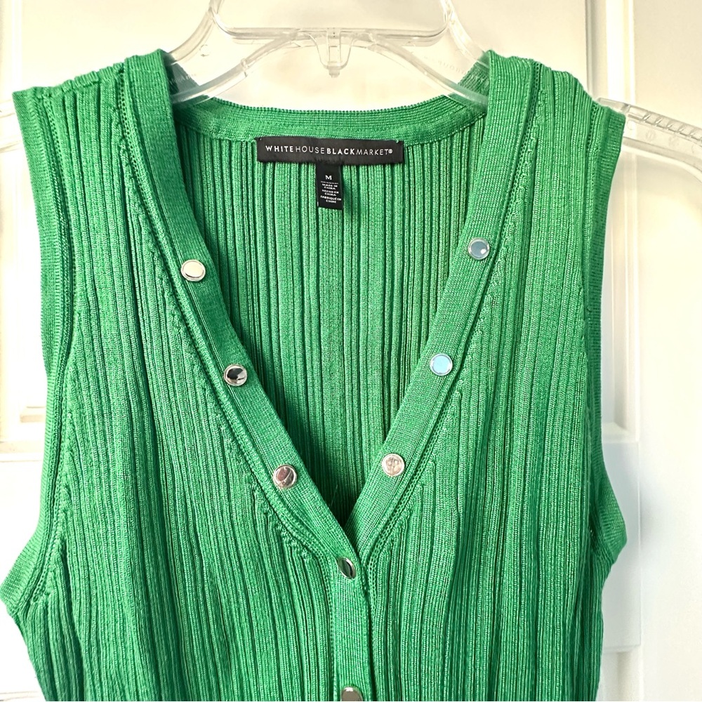 White House Black Market Green Sleeveless Ribbed V-Neck Tank w/Snap Accents. Med - Picture 3 of 9